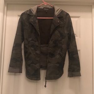 EXPRESS Camo jacket with gray sweatshirt hood